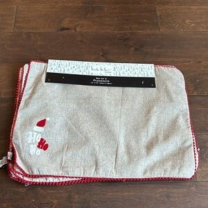 Nicole Miller Placemats 4 Gold Metallic Ho Ho Ho Embroidered Christmas Shimmer